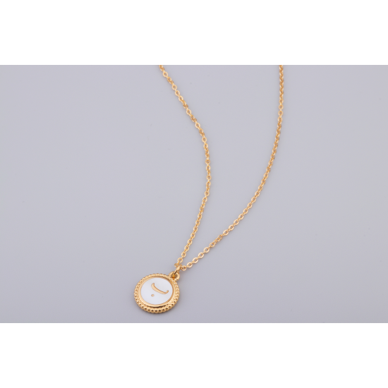 Golden pendant with insertion of a pearly shell medallion decorated with the letter "Ba"ب